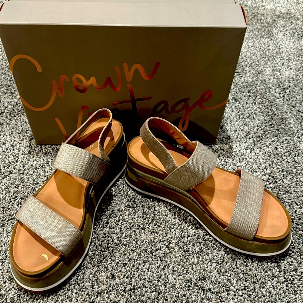 Platform strappy sandal